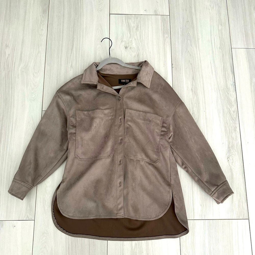 The brand is TRUTH is a size small but runs pretty big and is super comfy